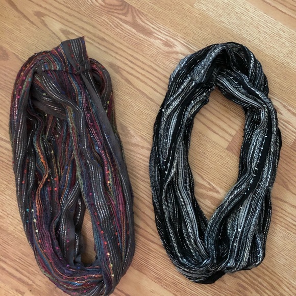 ARDENE -  Infinity Scarves. - Picture 1 of 5